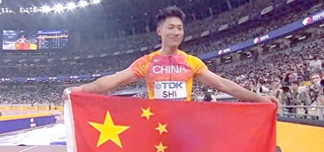 田径选手赛后落泪,背后故事感人 田径选手赛后落泪,背后故事感人