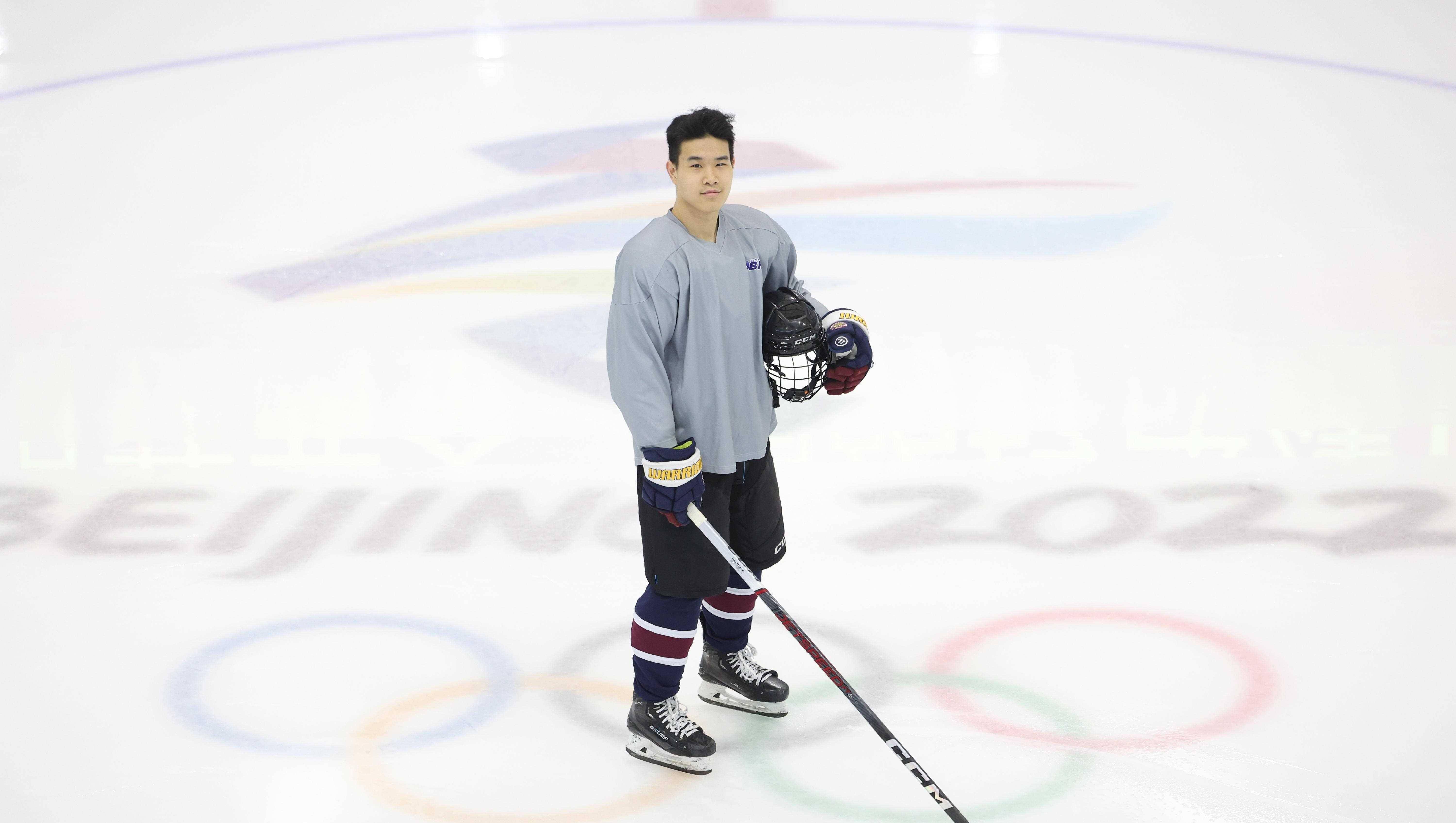 包含冰球球员突破自我，表现堪称完美的词条