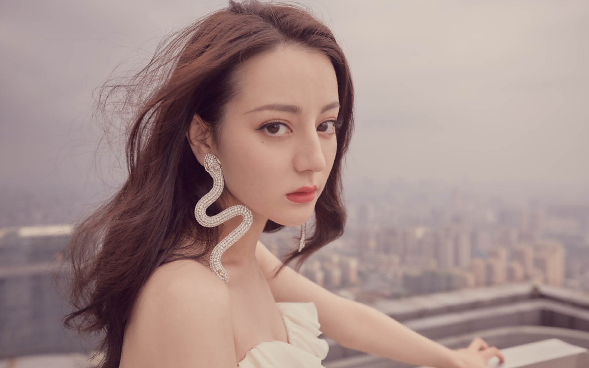 佩德里的完美补丁，在力学与纪律的围猎中，他为技术足球插上唯一翅膀